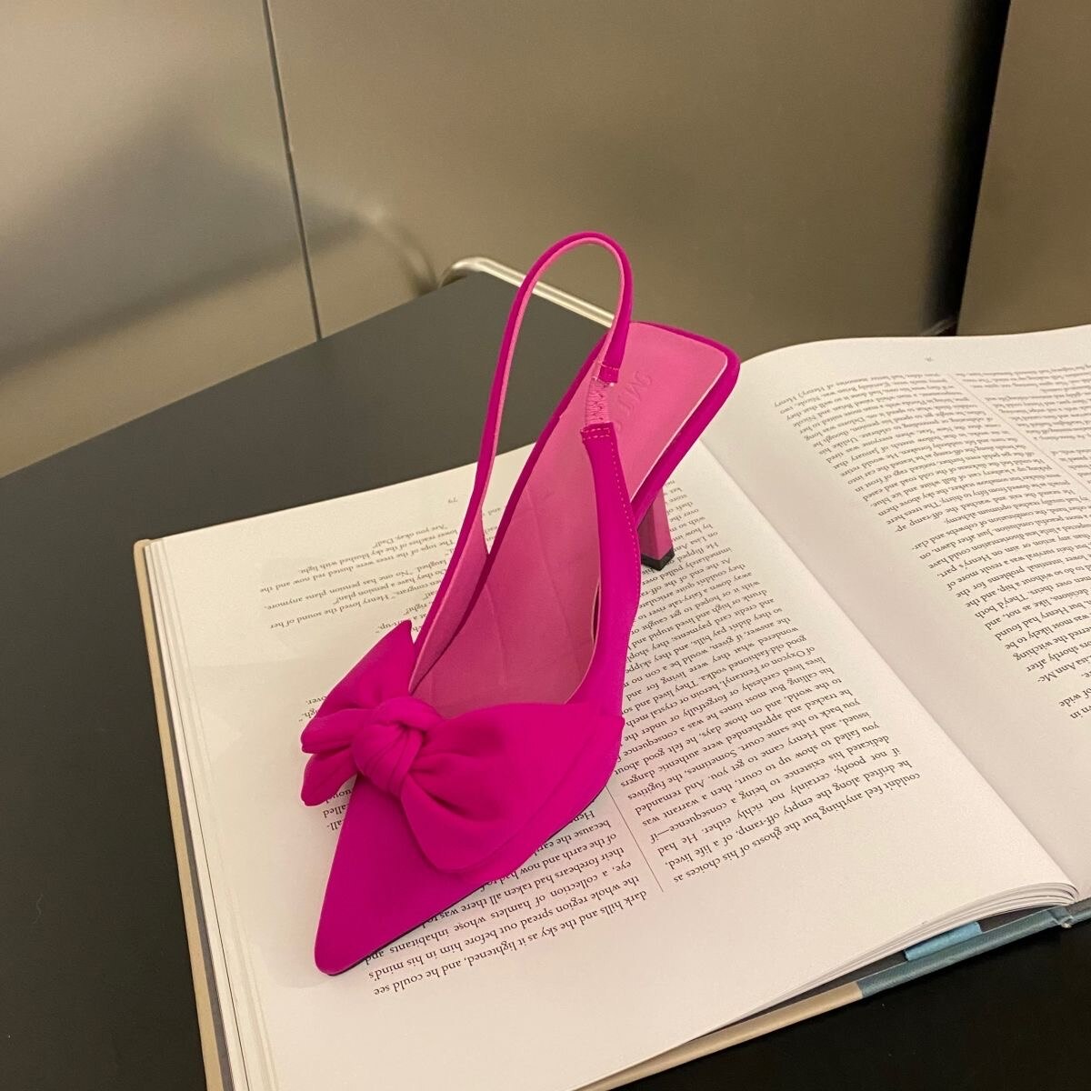 Pointed Toe Shallow Nude Pink Diamond Low Heel